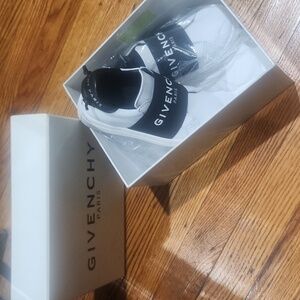 Authentic GIVENCHY Black and white kids size 9 1/2